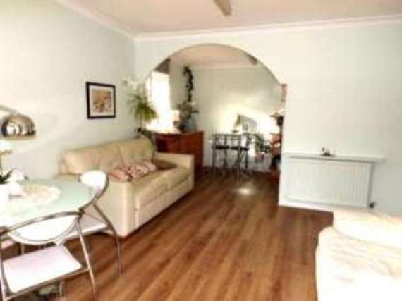 2 bedroom Flat for s...